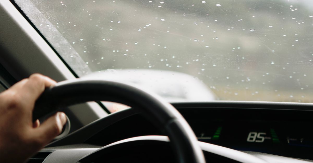 From Novice to Pro: Gaining Confidence with Manual Driving Lessons